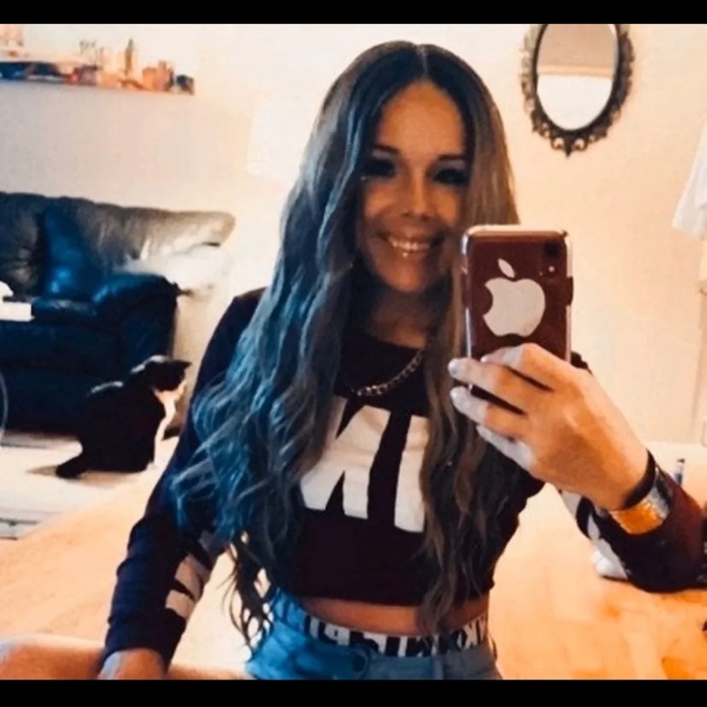 🥰VS PINK CROPPED TOP SOLD!! - Picture 2 of 6